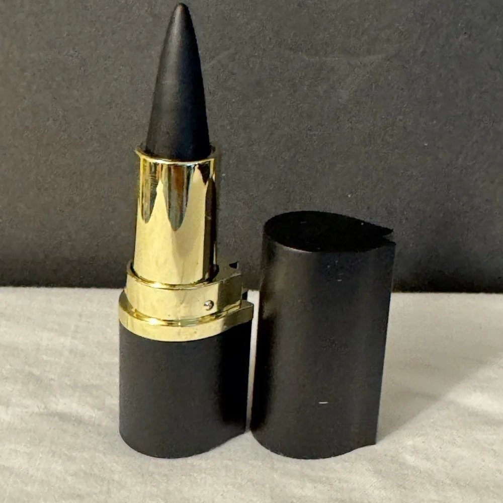 BLACK EYELINER
